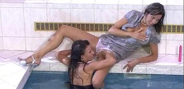  Juicy wet sexy women on party